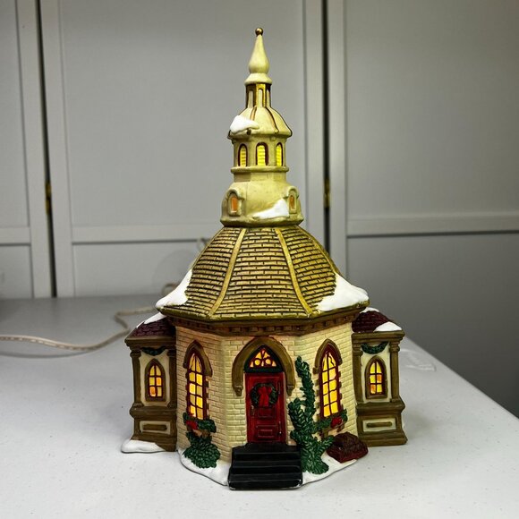 Santa's Workbench Hope Chapel Lighted Christmas Building from 1997 - Picture 4 of 9